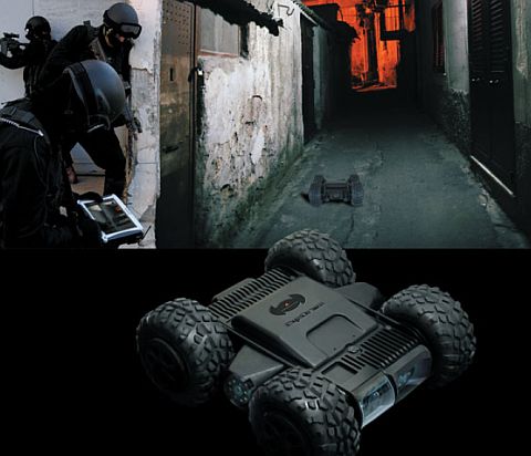 הרובוט EyeDrive מצוייד בארבע מצלמות וביכולת תנועה עצמאית