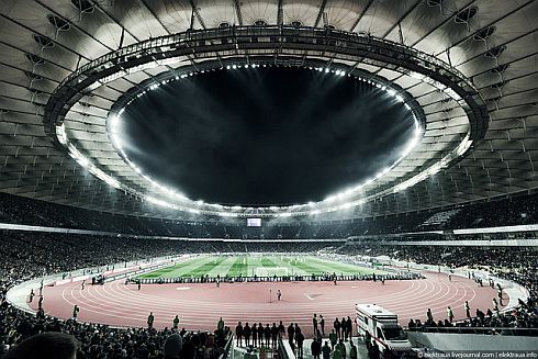 איצטדיון הכדורגל של קייב, אוקראינה, מואר באמצעות פתרונות התאורה של פיליפס. האם חברת התאורה יוצאת למכירה?