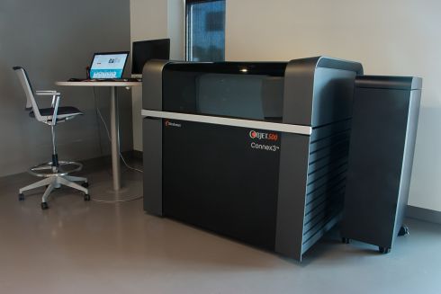 מדפסת תלת-מימדית של Stratasys במשרדי חברת FirstBuild