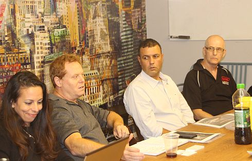 מימין לשמאל: דני חייקין, אלון עדה, גיא בר-נר, ודורית אלדובי מנהלת פיתוח עסקי פרוסט אנד סאליבן ישראל 
