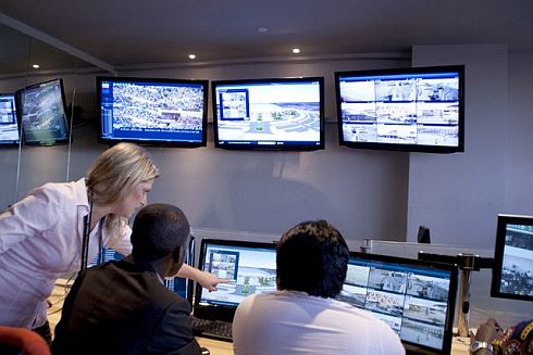 חדר הבקרה במערכת האבטחה שמגל הקימה למשחקי גביע אפריקה, גבון