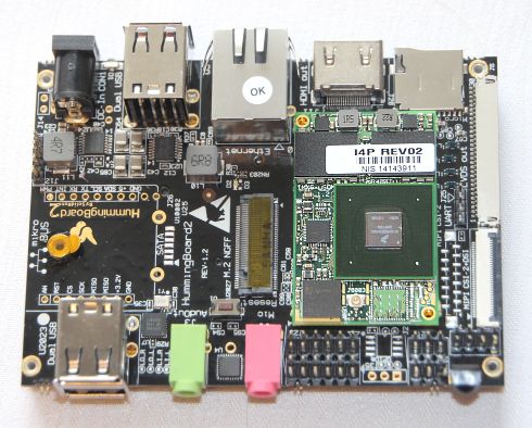 מודול Micro-SoM החדש של סוליד-ראן (מימין) על-גבי כרטיס Hummingboard