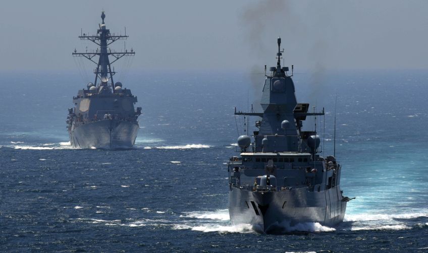 הצי השני חוזר מהמחסנים. בתמונה: תמרון של הצי האמריקאי מול חופי גיברלטר