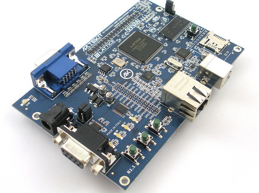 כרטיס פיתוח של Lattice לרכיבי FPGA ממשפחת MACHXO2