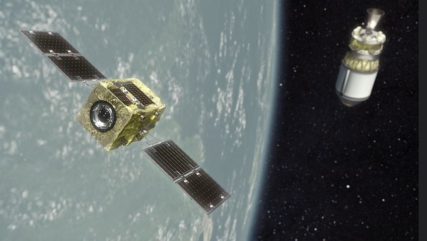 הדמיית הלוויין המשותף של אסטרו-סקייל ו-JAXA. הלוויין (משמאל) מתקרב אל שרידי טיל בליסטי כדי להסיט אותו ממסלולו