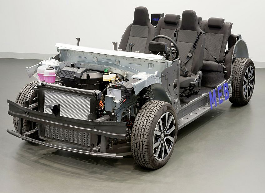 המרכב של מכונית מיני חשמלית המבוסס על פלטפורמת MEB
