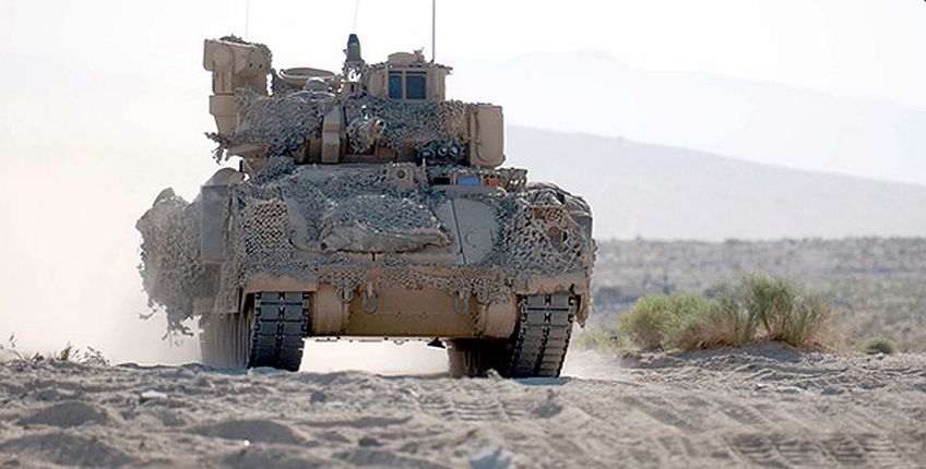 רכב הלחימה בראדלי של צבא ארה"ב. אלביט מספקת את מערכות השליטה בתותח