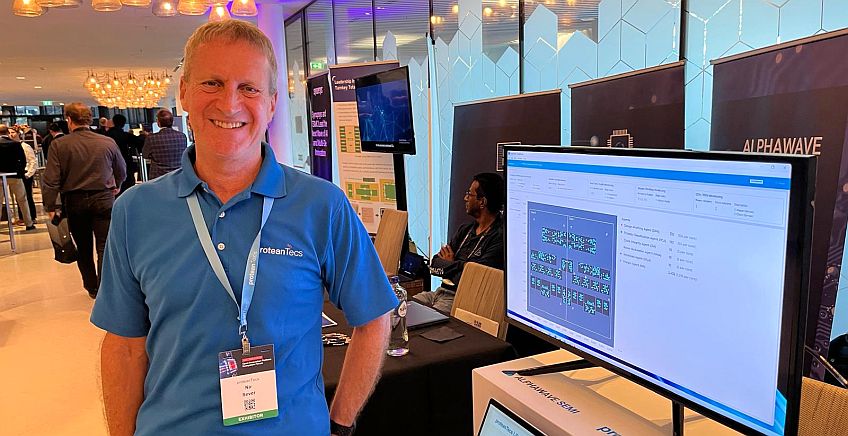 מנהל הפיתוח העסקי של פרוטאנטקס, ניר סבר, בביתן החברה בכנס TSMC OIP