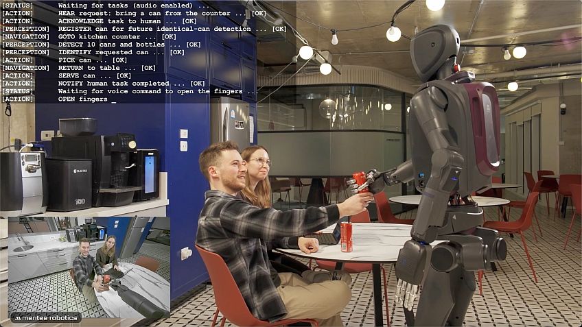 הרובוט MenteeBot מדגים ביצוע פעולה מורכבת לאחר קבלת הוראה קולית